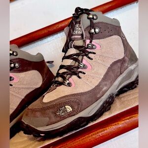 The North Face Women's Hiking Boots - Brown and Pink like new.💥
